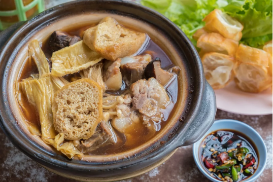Bak Kut Teh: Cultural Migration and Social Observation from Singapore to Chinese Dining Tables in Malaysia