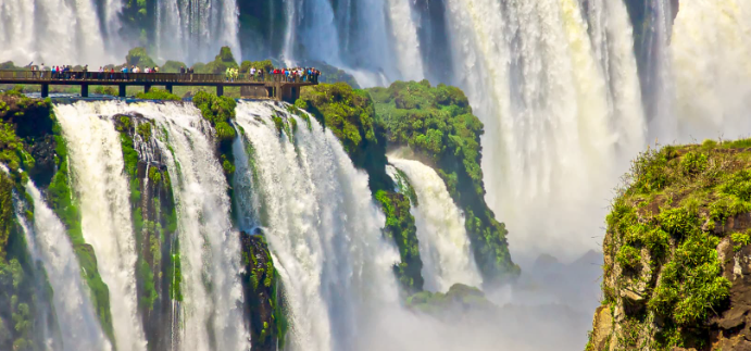 The Ultimate Global Travel Guide: 16 Breathtaking Natural Wonders to Visit in a Lifetime