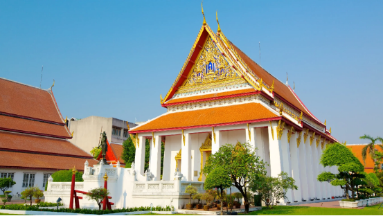 Urban Explorations: Discovering Cultural Gems in Bangkok and Seoul