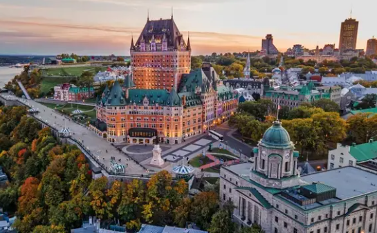 A Guide to Unforgettable Travels: From Quebec’s Historic Charm to Iceland’s Northern Lights